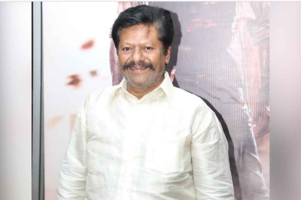 Actress Vadivukkarasi in love with Bhagyaraj rumor spread about actor Rajkiran 