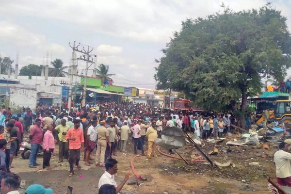 Sasikala condemn DMK govt on Krishnagiri crackers godown fire accident 