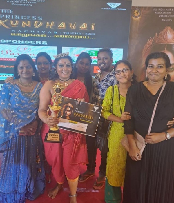 Ethirneechal serial Jhansi Rani has participated in a modeling show in the role of a Velunachiyar Ethirneechal serial Jhansi Rani has participated in a modeling show in the role of a Velunachiyar