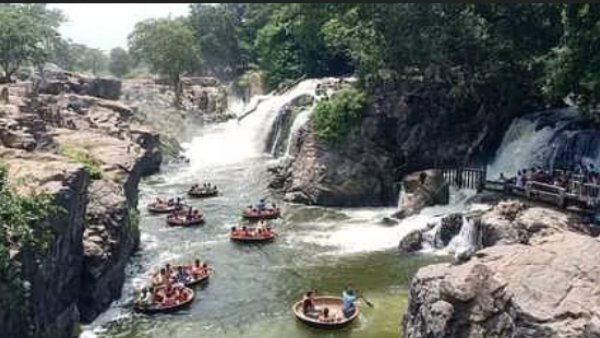 Dharmapuri district management allows visitors in hogenakkal cauvery after water flow drops 