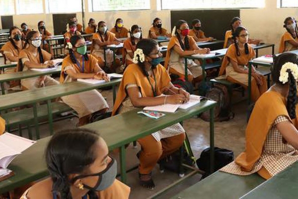 Will free laptops are be provided to govt school students? Minister Anbil Mahesh poyyamozhi answer 