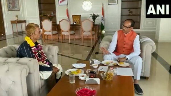 Madhya Pradesh CM Shivraj Singh Chouhan took lunch with Dashmat Rawat at CM House in Bhopal 