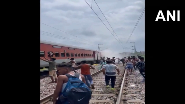 Smoke in Kanyakumari express: Passengers got panic and ran away 