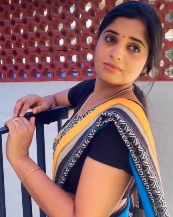 Ethirneechal serial Adhirai with a yellow thali at the shooting spot in reel video released the Fans comment 