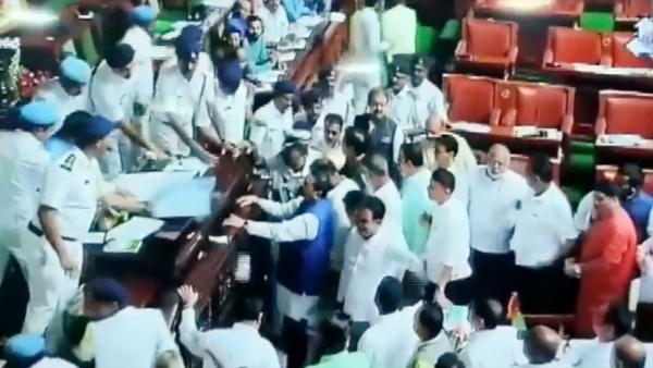Battleground Karnataka Assembly! BJP MLAs tore a copy of the Bill in the face of the Deputy Speaker! 