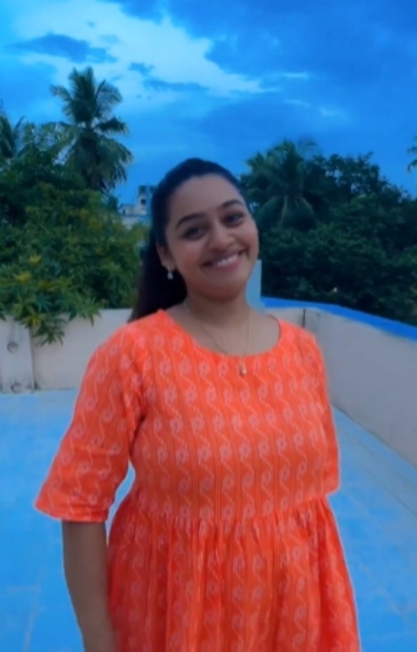 Serial Artist Gayathri dances in reels video despite she is pregnant Serial Artist Gayathri dances in reels video despite she is pregnant