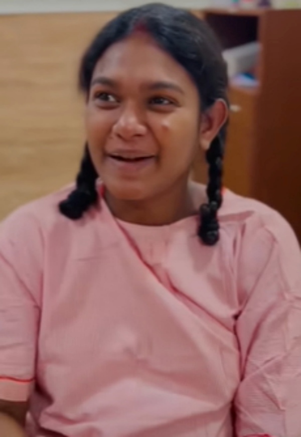 Actress Nakshathra Viswanathan enters into labour room with full makeup 