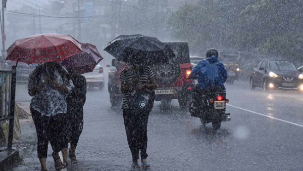 Tamilnadu may get moderate rain with thunder and lightening for coming 4 days 