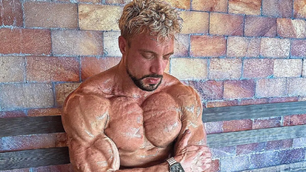 What is the reason for the death of the body builder Joe Linder? 