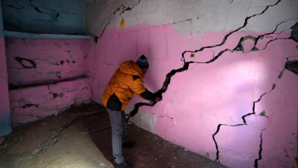 New problem in Joshimath as 6-ft hole in a appears all sudden