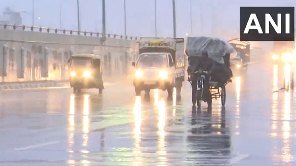 Delhi received more than 100 mm of rain in a which is unprecedented in 21 years 