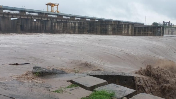 Delhi Issued Flood Warning As Haryana released more than one lakh cusecs of water in Yamuna river 