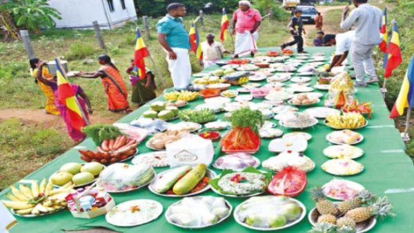 Super Motivation and uncle given seer varisai in Container Lorry near Salem Mettur Super Motivation and uncle given seer varisai in Container Lorry near Salem Mettur