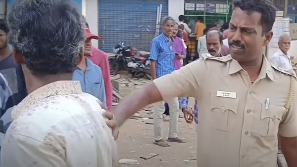 Chengalpattu ASI transffered afte assaulted a person who complained about charging Rs.10 extra in Tasmac 