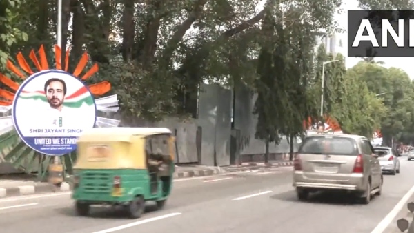 The banners to welcome the opposition leaders in Bengaluru have attracted everyones attention 