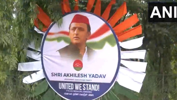 The banners to welcome the opposition leaders in Bengaluru have attracted everyones attention 