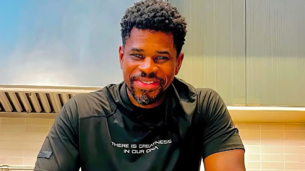 US Former president Barack Obamas personal chef drowns when paddleboarding near their house US Former president Barack Obamas personal chef drowns when paddleboarding near their house