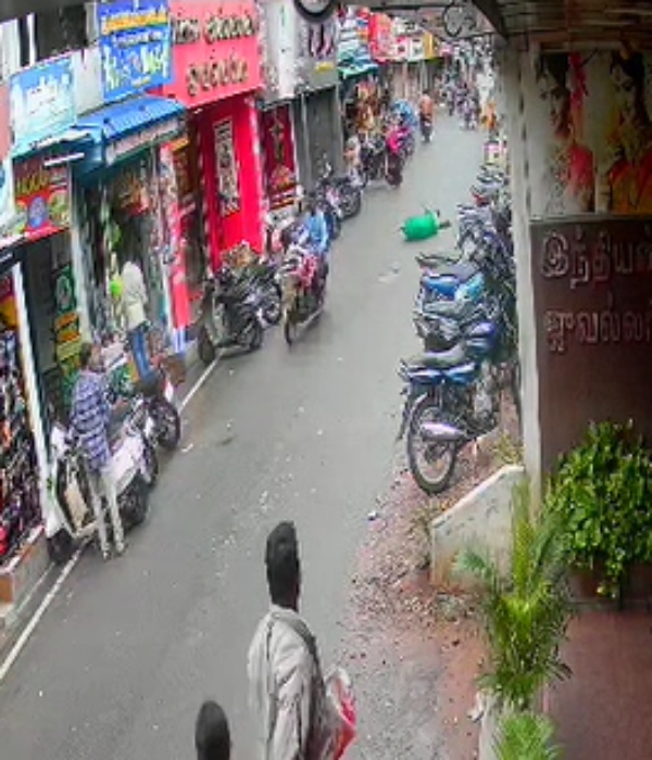 2 Youths who have snatched chain from a woman died in an accident 