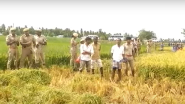 Police deployed in Valayamadevi as the people in thought of doing protest against NLC Police deployed in Valayamadevi as the people in thought of doing protest against NLC