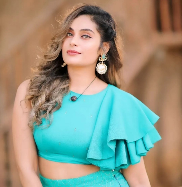 Actress Shrutika Is this kind of bond with actor Kalaiyarasan 15 years old friendship 