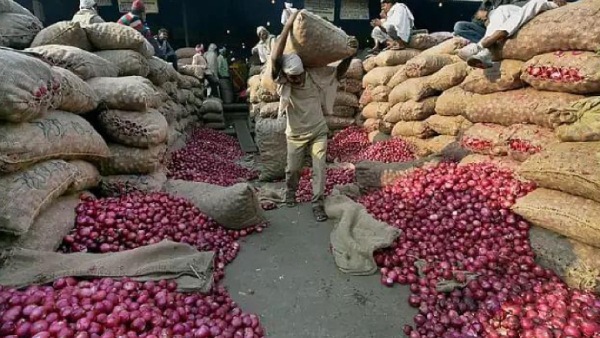 Small Onion Price Increased in Tamilnadu over Rs.200 after Tomato price hike 