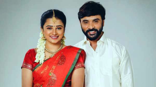 Snekan celebrated he wife actress Kanika birthday at the beach 