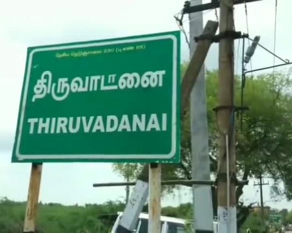 Ettukudi villagers, who besieged Karumanickam, Congress MLA of Tiruvadanai constituency in Ramanathapuram district Ettukudi villagers, who besieged Karumanickam, Congress MLA of Tiruvadanai constituency in Ramanathapuram district