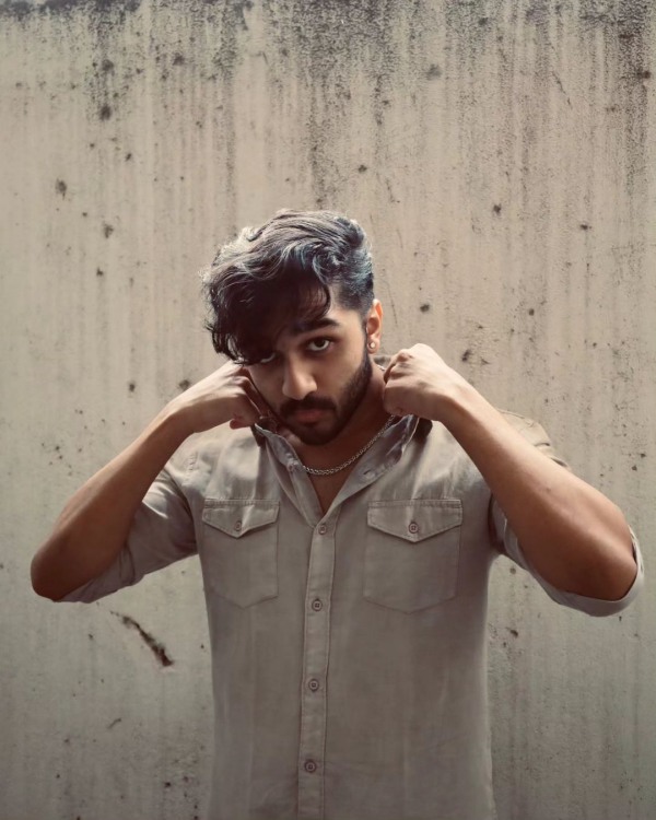 Actress Vanitha Vijayakumars son Srihari posted a photo question asked by a fan 