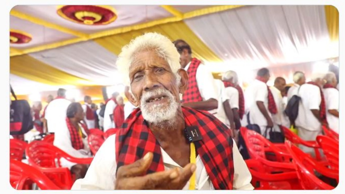  Minister Udhayanidhi Stalin met senior members of DMK and presented gifts 