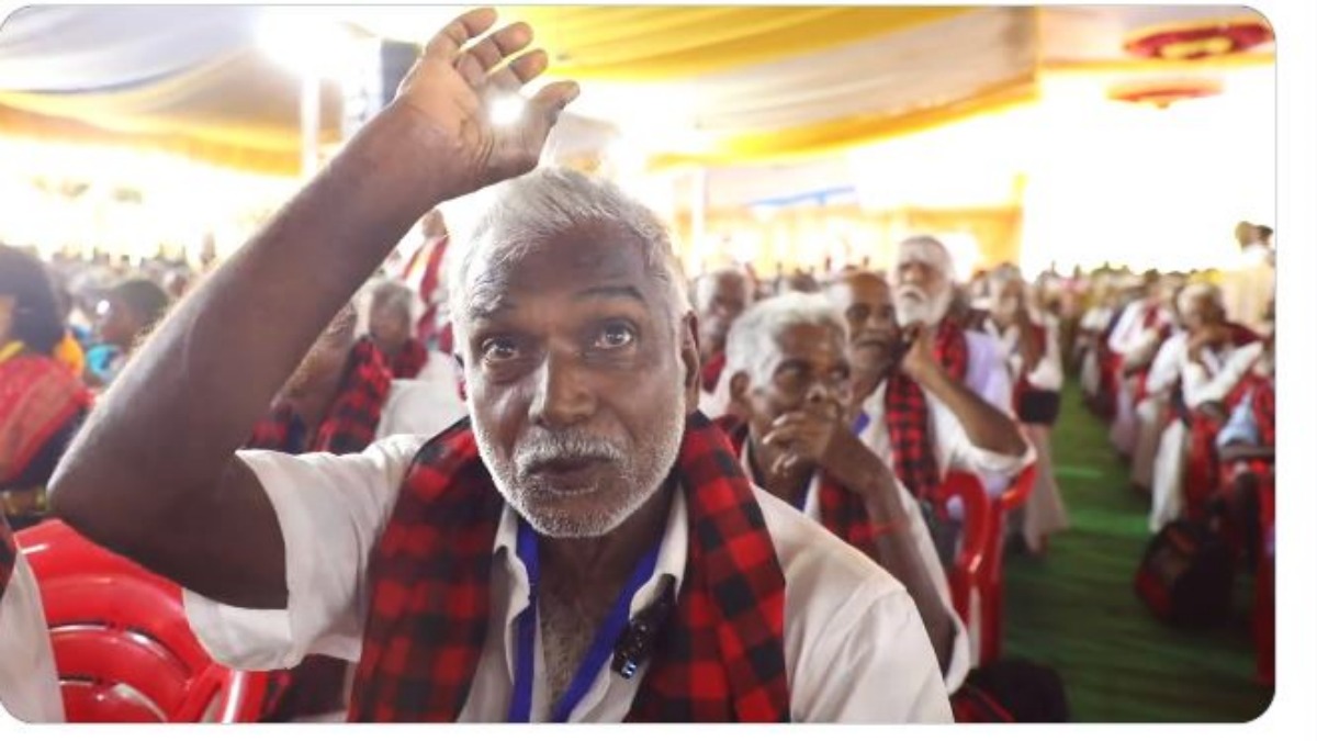  Minister Udhayanidhi Stalin met senior members of DMK and presented gifts 