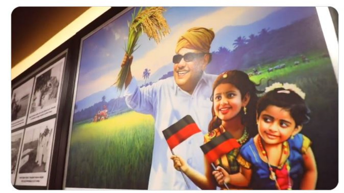  Minister Udhayanidhi Stalin met senior members of DMK and presented gifts 