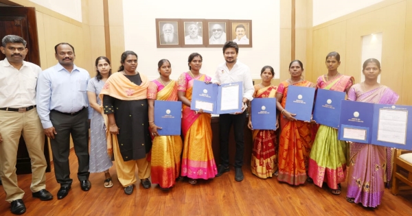  Minister Udhayanidhi Stalin has given loan assistance to many women through the Vaazhndhu Kaattuvom Project