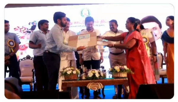  Minister Udhayanidhi Stalin has given loan assistance to many women through the Vaazhndhu Kaattuvom Project