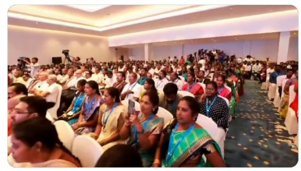  Minister Udhayanidhi Stalin has given loan assistance to many women through the Vaazhndhu Kaattuvom Project