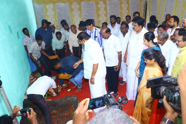 Minister KN Nehru got angry with a corporation employee 