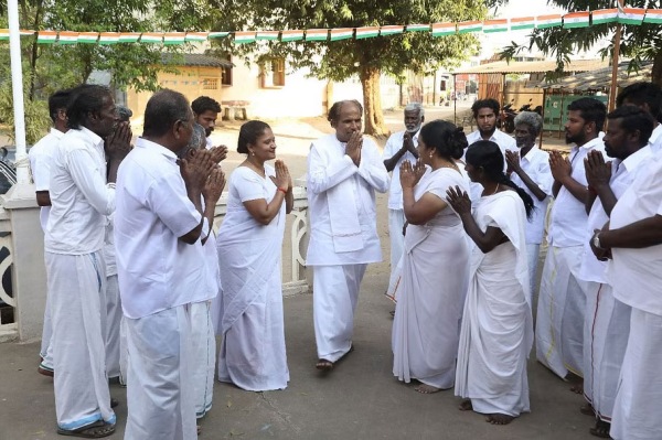 demands, Tn Govt should send a circular to all the schools and colleges to make the students watch the film Kakkan. 