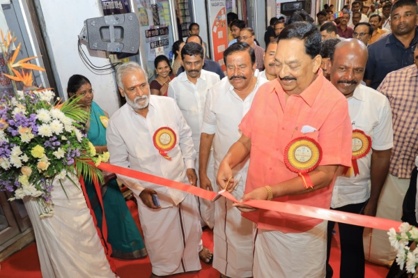 Tn Govt started Weaving Training Center for weavers at Chennai Co-Optex 