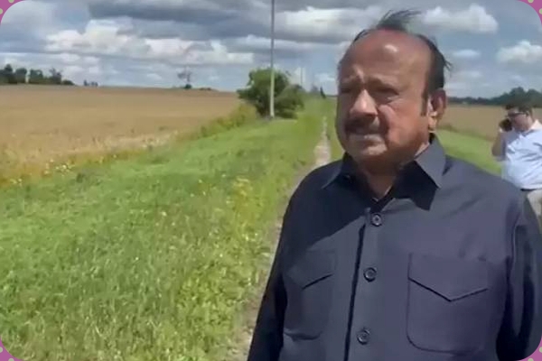 Minister MRK Panneerselvam went to Canada to research agriculture technics 