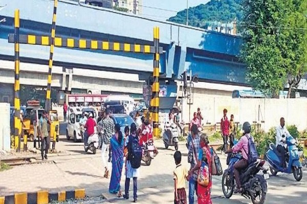 Chennai Perungalathur railway gate closure postponed‌ due to people opposed 
