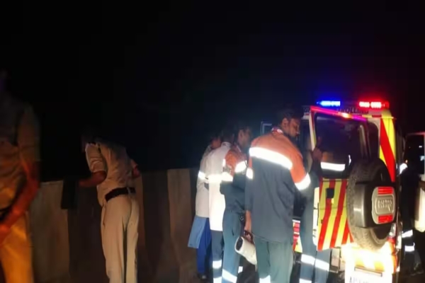  How an Andhra teen bravely dialed for 100 while hanging from bridge