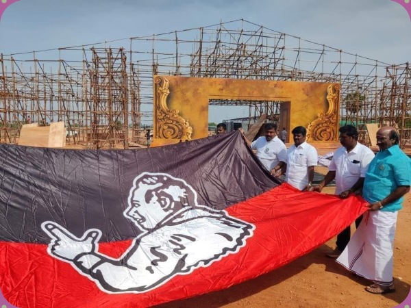 Madurai AIADMK Manadu: MGR, Jayalalitha at the top in Entrance Gate Madurai AIADMK Manadu: MGR, Jayalalitha at the top in Entrance Gate