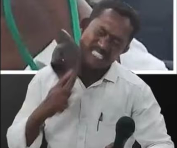 People trust me a lot : Andhra Pradesh councilor hit himself with a slippers, see the video 