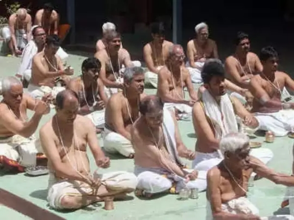 Avani avittam Are there so many benefits of chanting the Gayatri mantra and worshiping the sun? Avani avittam Are there so many benefits of chanting the Gayatri mantra and worshiping the sun?