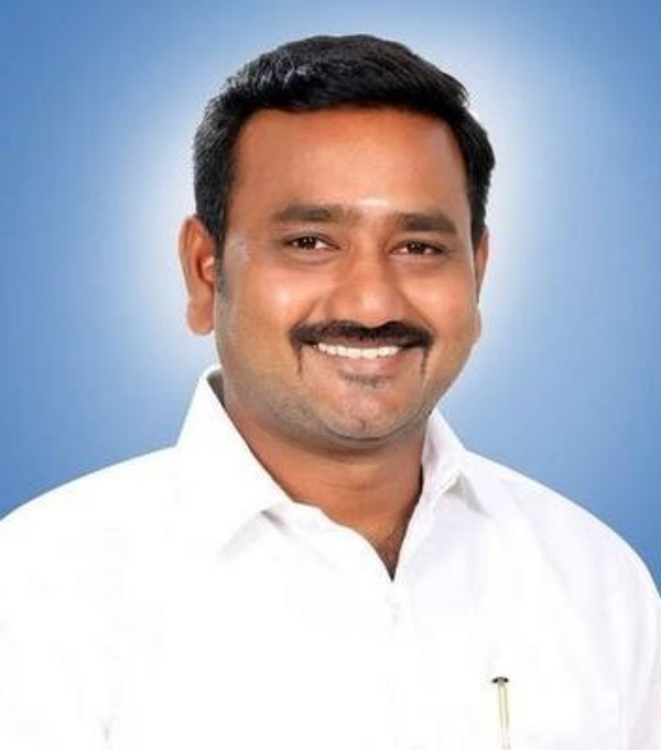 Kumarapalayam DMK Municipal President Vijay Kannan to join AIADMK has created a stir in the political arena 