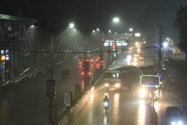 chennais-many-places-received-heavy-rain-with-thnderstorm-including-anna-nagar