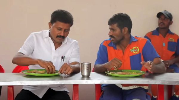 A DMK councillor has been giving food to the chennai corporation cleaning workers every day A DMK councillor has been giving food to the chennai corporation cleaning workers every day