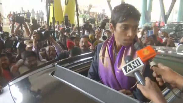 Pragnaannadha returns in Tamil Nadu Big crowd gathered at Chennai airport Pragnaannadha returns in Tamil Nadu Big crowd gathered at Chennai airport