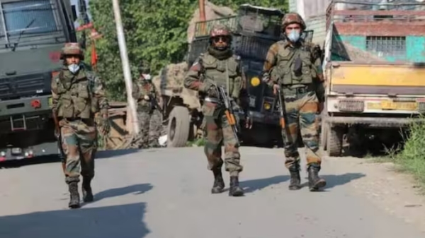  2 terrorists who tried to infiltrate the border were shot dead in Jammu and Kashmir 