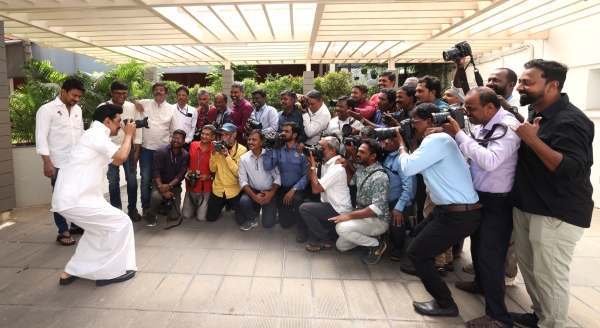 CM Stalin clicks photo on World Photography day 