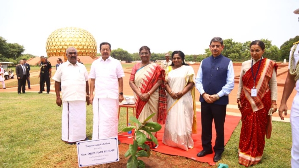 After completing her visit to Tamil Nadu and Puducherry, President Droupadi Murmu left for Delhi